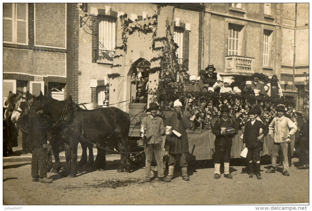 CHATEAUDUN Ou Environs (28) Carte Photo Cavalcade Char Gros Plan - Chateaudun