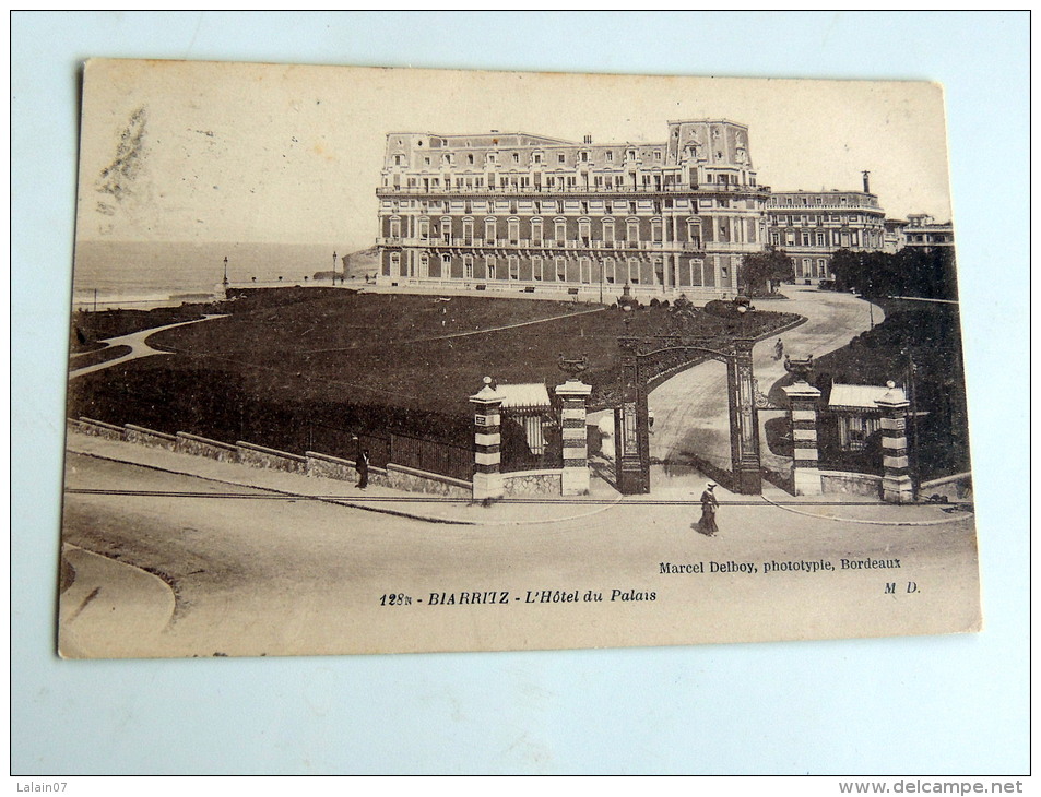 Carte Postale Ancienne : BIARRITZ : L'Hotel Du Palais En 1918 - Biarritz