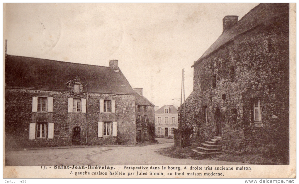 56 - SAINT- JEAN -BREVELAY -Perspectives Dans Le Bourg. A Doite Très Ancienne Maison,à Gauche Maison Habitée Par J Simon - Saint Jean Brevelay