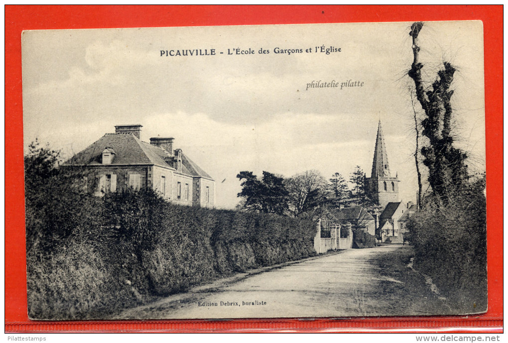 PICAUVILLE 50 ECOLE DES GARCONS ET L'EGLISE - Autres & Non Classés