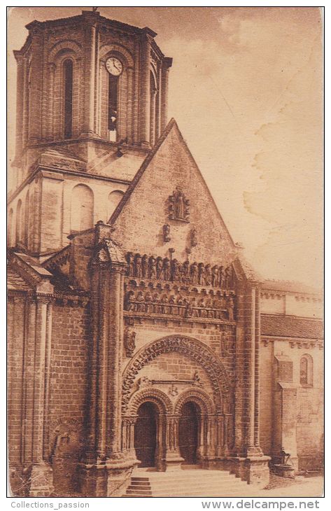 Cp , 85 , VOUVANT , L'Église Romane - La Chataigneraie