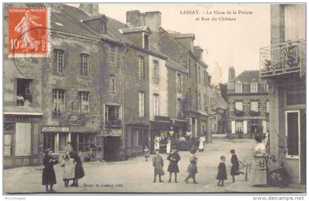 LASSAY - La Place De La Pointe Et Rue Du Château - Lassay Les Chateaux
