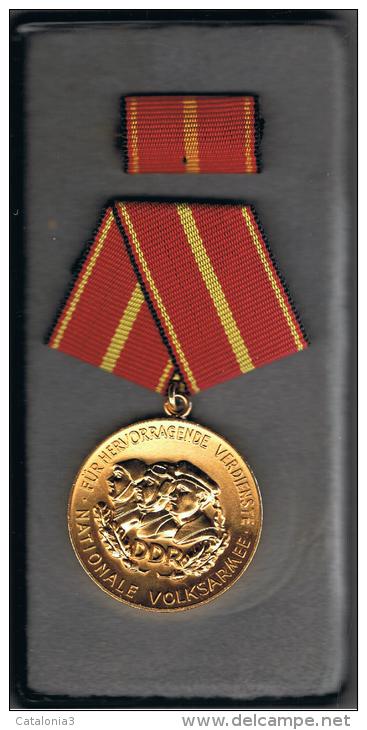 FICHAS - MEDALLAS // Token - Medal - ALEMANIA RDA Fürhervorragende Verdienste - Firma's