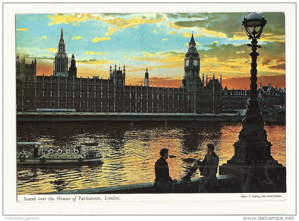 Cp, Angleterre, Londres, Sunset Over The Houses Of Parliament, Voyagée 1966 - Houses Of Parliament