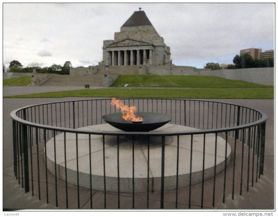 Victoria - Melbourne Shrine Of Remembrance & WWII Cenotaph And Eternal Flame - Monuments Aux Morts