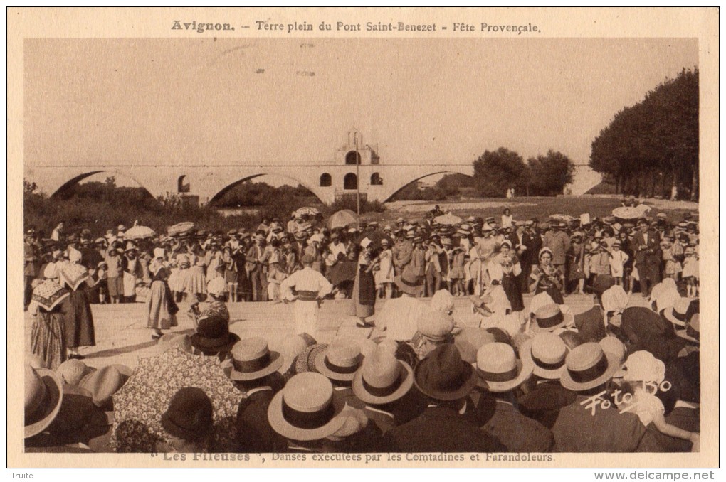 AVIGNON TERRE PLEIN DU PONT SAINT-BENEZET FETE PROVENCALE LES FILEUSES DANSES EXECUTEES PAR LES COMTADINES ET FARANDOLEU - Avignon