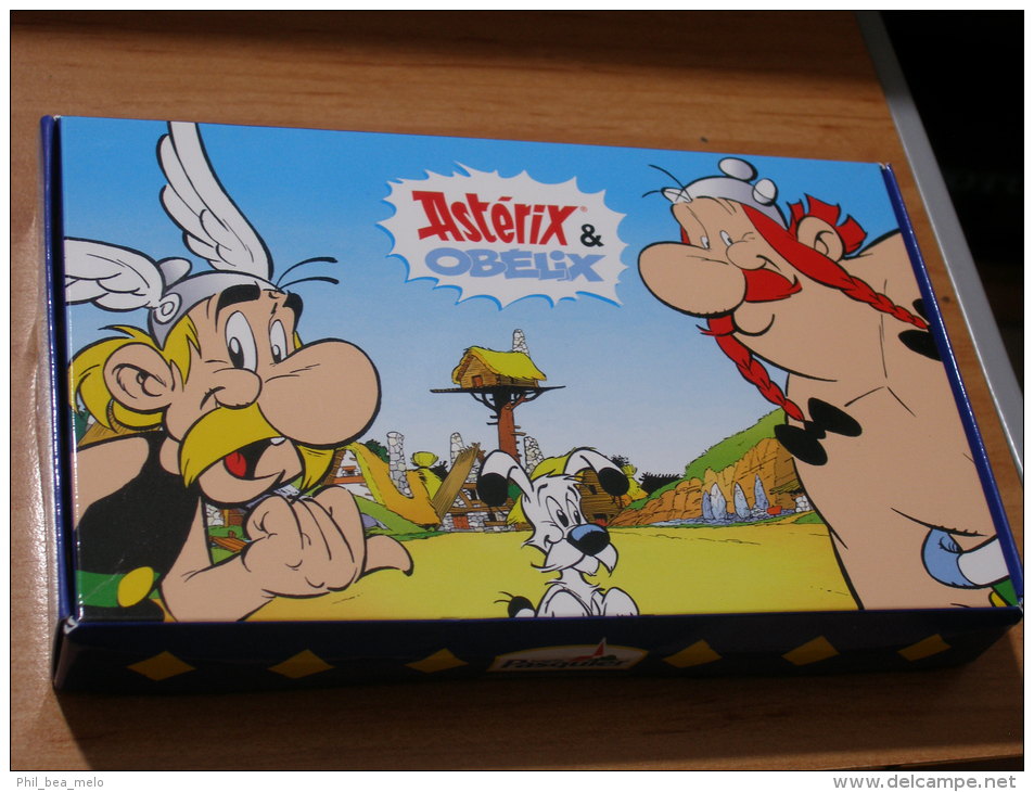 ASTERIX CHEZ LES BRETONS - FÊVES PASQUIER - COFFRET DE 8 FÊVES - NEUF - Astérix