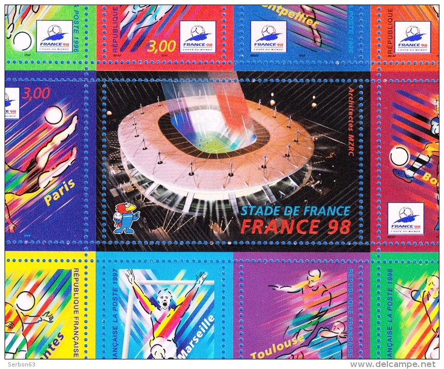 UNE FEUILLE DE 10 TIMBRES NEUFS A 3 FRANCS FRANCE STADE DE FRANCE 1998 COUPE DU MONDE NON OBLITERES - Feuilles Complètes