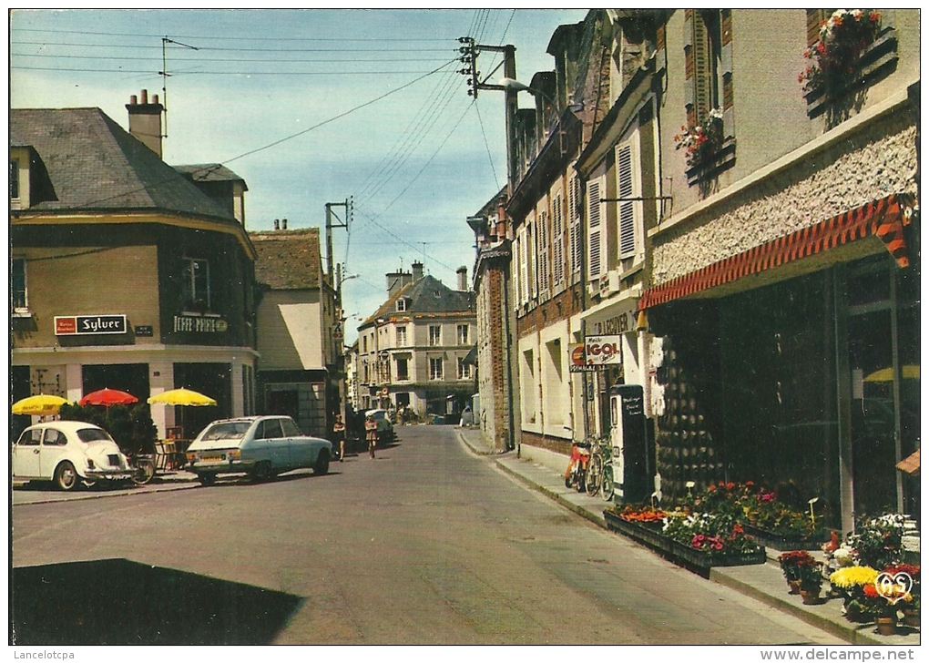 61 - ECOUCHE / RUE DES TROIS FRERES TERRIER - AUTOS (R16 - COCCINELLE) - Ecouche