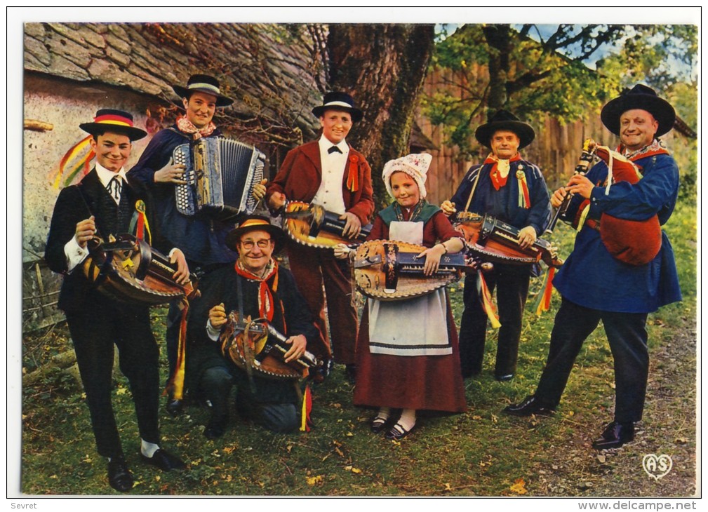 Groupe Folklorique LES ENFANTS De L´AUVERGNE. - CLERMONT-FERRAND. Vielles Et Cabrettes - Musique