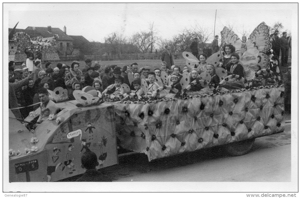 87 - SAINT SULPICE LAURIERE - RARE PHOTO FETE CARNAVAL AU CHAMP DE FOIRE - CHAR PAPILLON -CLICHE LAVAUX LIMOGES - Autres & Non Classés