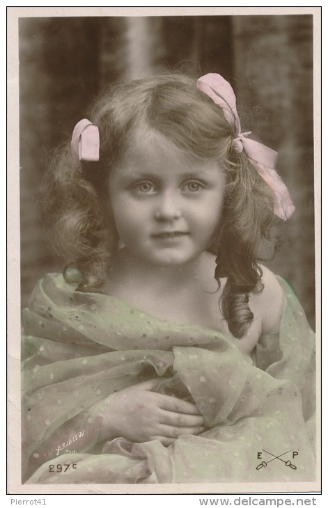 ENFANTS - LITTLE GIRL - MAEDCHEN - Jolie Carte Fantaisie Portrait Fillette Avec Voile Sur Les épaules - Portraits