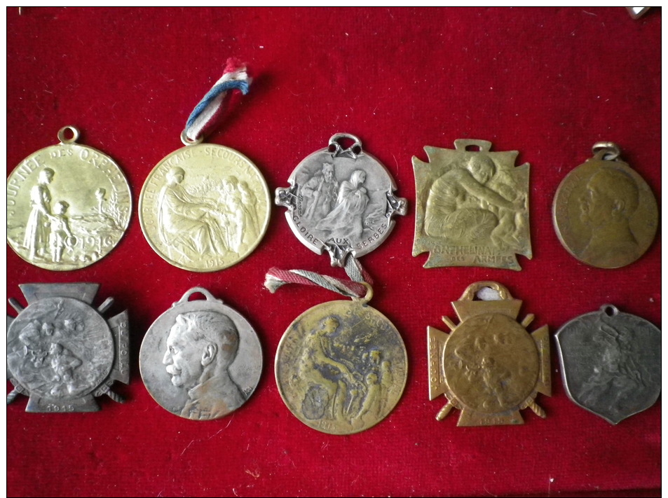 LOT INSIGNES METAL GUERRE JOURNEE DES POILUS - Forze Aeree