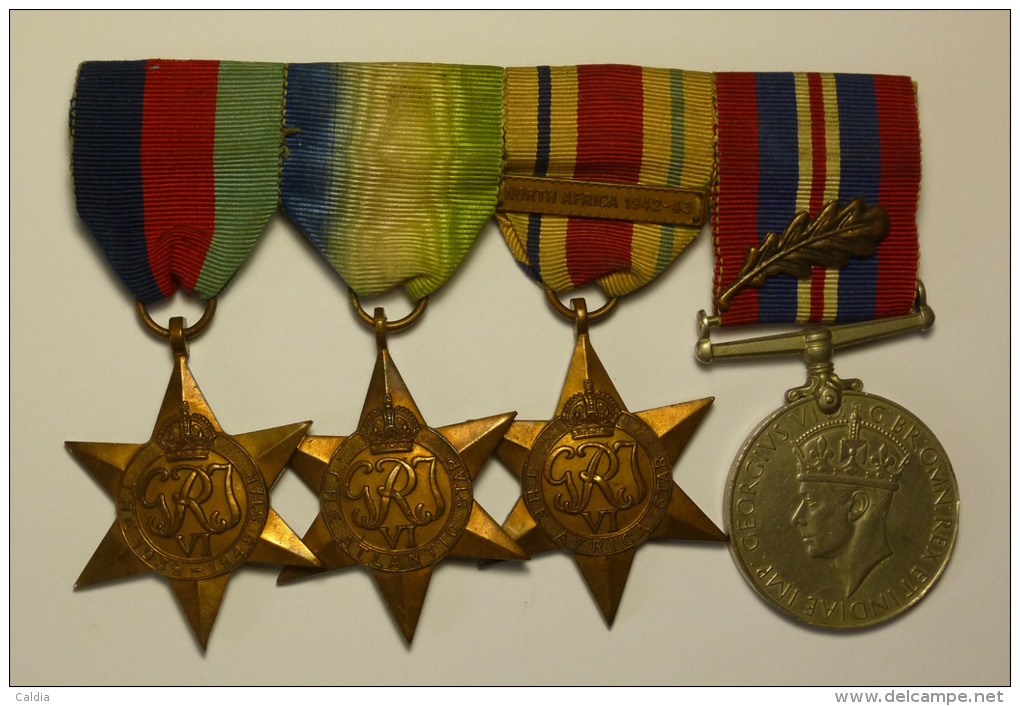 Grande-Bretagne Great Britain Lot Of 4 Medals + Miniatures : ATLANTIC STAR / AFRICA STAR / 1939 - 1945 STAR /  WAR MEDAL - Grande-Bretagne