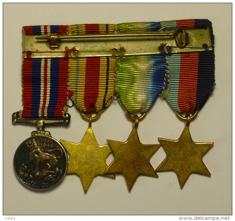 Grande-Bretagne Great Britain Lot Of 4 Medals + Miniatures : ATLANTIC STAR / AFRICA STAR / 1939 - 1945 STAR /  WAR MEDAL - Gran Bretaña