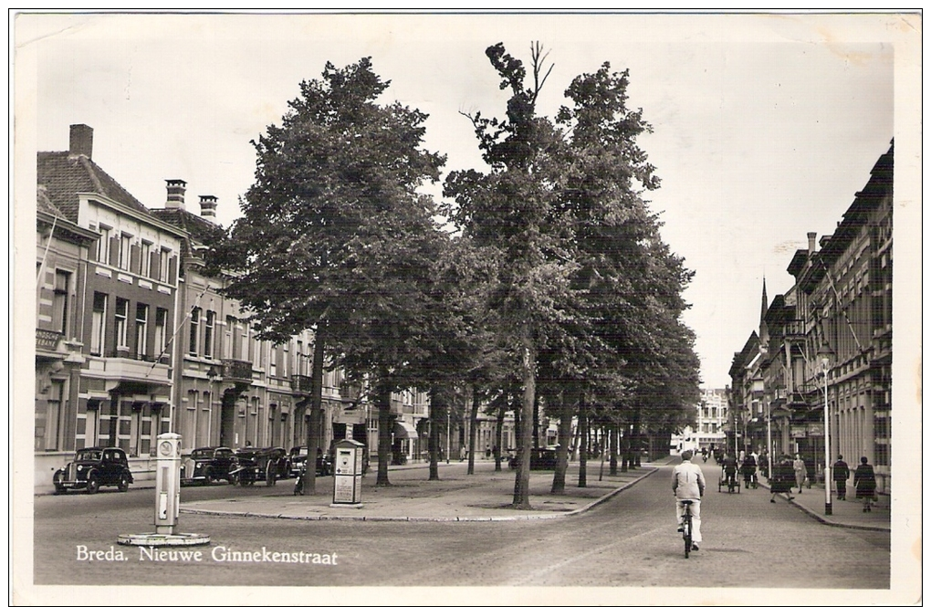 Breda  Levenig Zicht Op De Nieuwe Ginnekenstraat Met Veel Oude Auto's  Echte Fotokaart  1949 - Breda