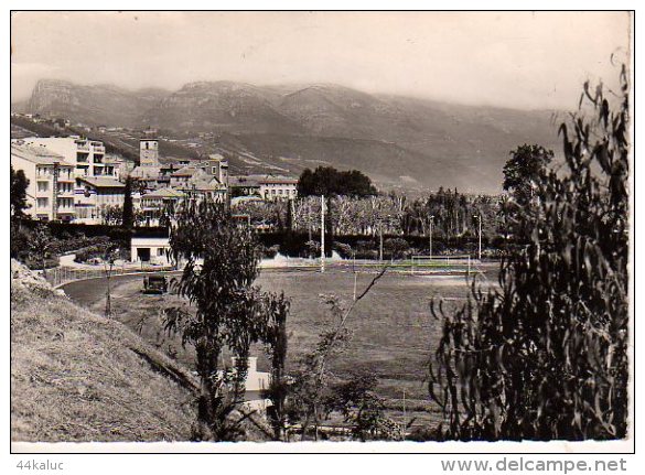 Saint Laurent Du Var Le Stade, Au Fond Les Alpes (voir Scans Recto Et Verso) - Saint-Laurent-du-Var