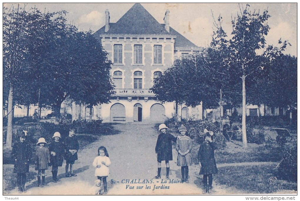 ¤¤  -  5  -  CHALLANS   -   La Mairie  -  Vue Sur Les Jardins  -  Enfants   -   ¤¤ - Challans