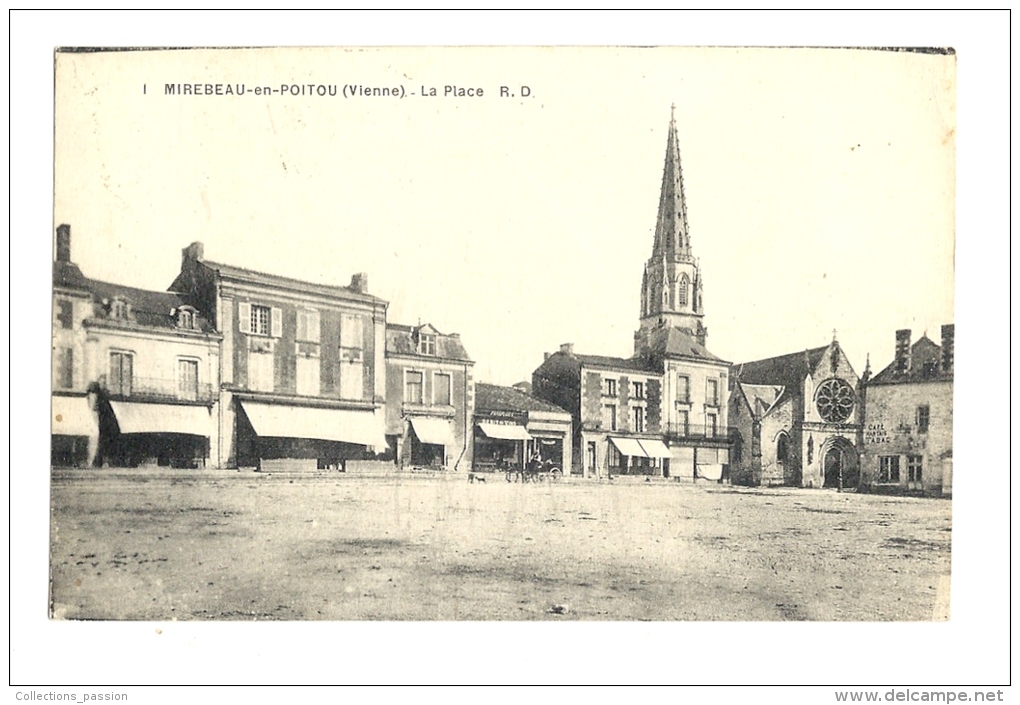 Cp, 86, Mirebeau, La Place, Voyagée 1929 - Mirebeau