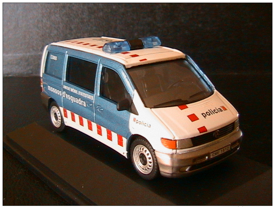 MERCEDES BENZ VITO POLICIA MOSSOS D´ESQUADRA 2004 UNITAT MOBIL D´ATESTATS OLIEX 1/43 - Autres & Non Classés