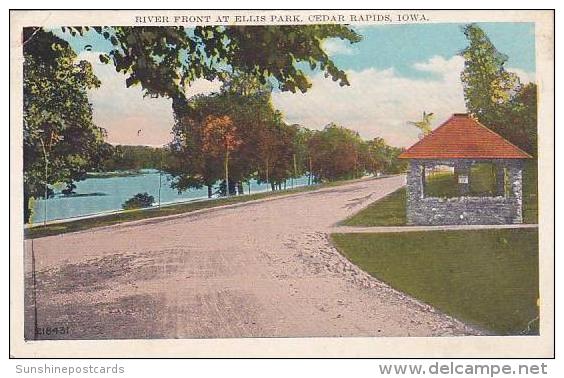 Iowa Cedar Rapids River Front At Ellis Park - Cedar Rapids