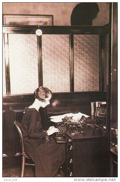 Postcard Young Office Worker Typist Typewriter 1925 Nostalgia Repro - Other & Unclassified