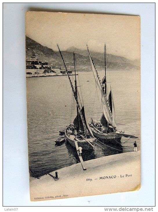 Carte Postale Ancienne : MONACO : Le Port Avec 2 Voiliers , Animé - Porto