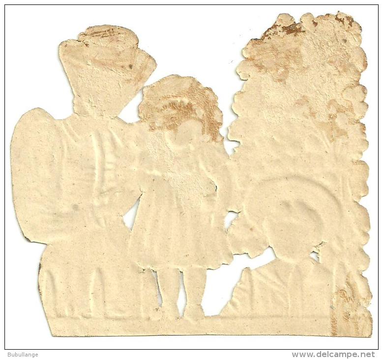 Découpis Gaufré , Enfants Au Parc Avec Nurse, Costume Marin, Dim. 9cm X 9.5cm - Enfants