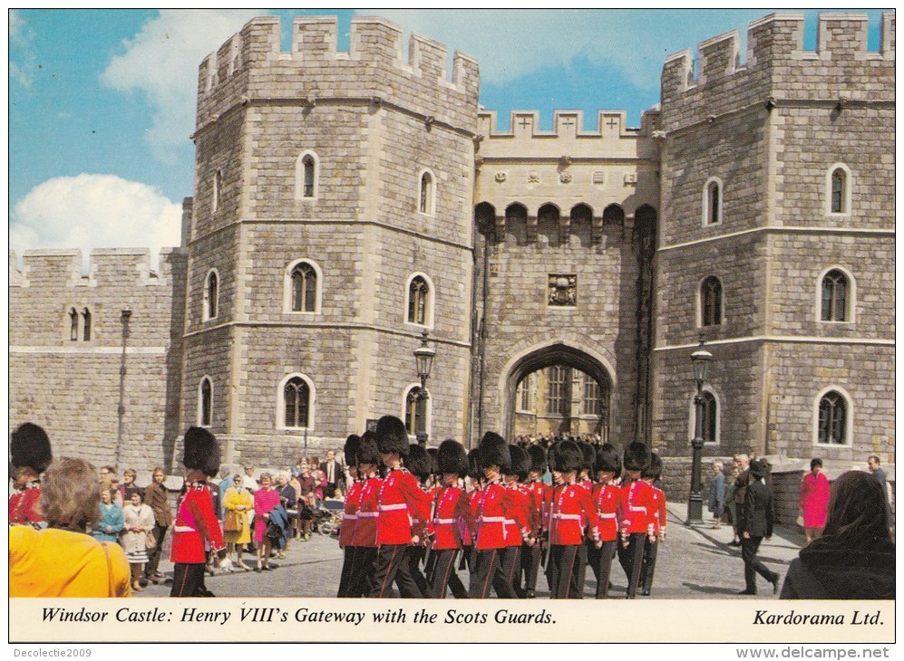 ZS45193 Windsor Castle Henry VIII S Gateway      2 Scans - Windsor