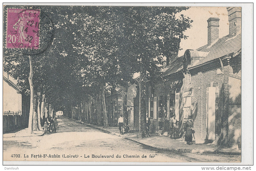 45 // LA FERTE ST AUBIN   Le Boulevard Du Chemin De Fer  4702 - La Ferte Saint Aubin