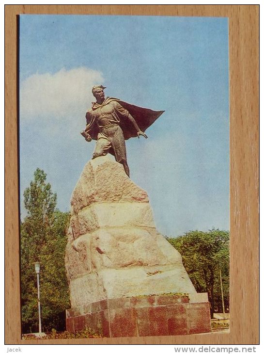 City: Baku  /Azerbaijan   /  Communist Monument  / Russian Card - Azerbeidzjan