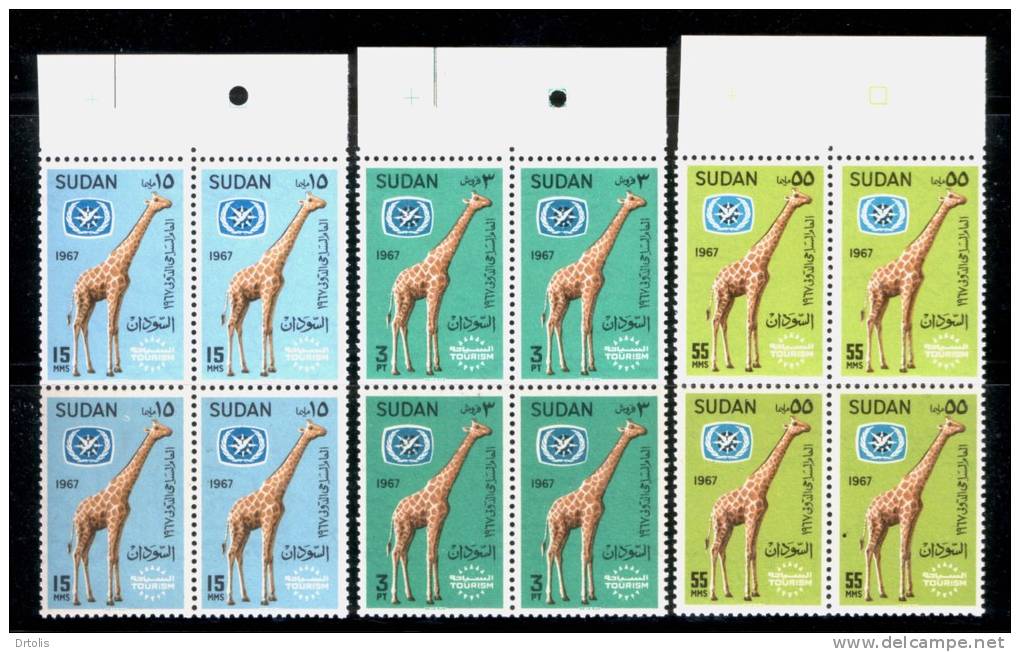 SUDAN / 1967 / ITY / ANIMALS / GIRAFFE / MARGINAL BLOCKS OF 4 / MNH / VF . - Sudan (1954-...)