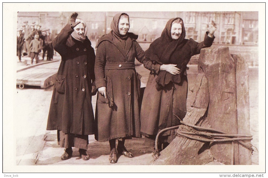 Postcard Crofters Wave Farewell The Hebrides 1923 Scotland Emigrate Canada Nostalgia Repro - History