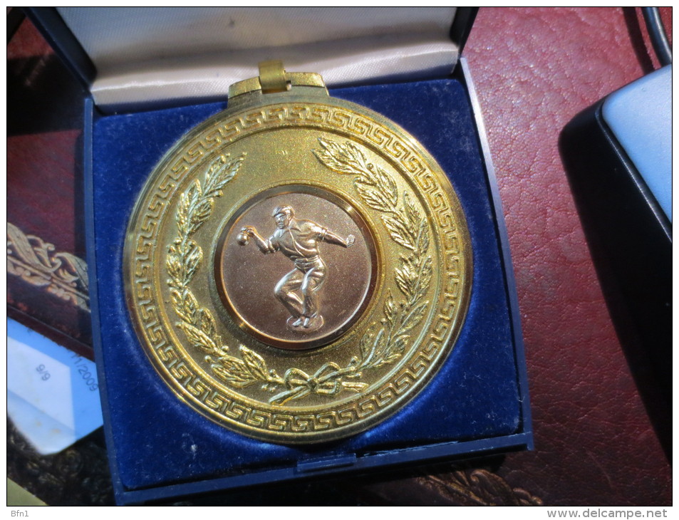 MEDAILLE PETANQUE NON DECERNEE DANS SON ECRIN VOIR PHOTOS - Petanca