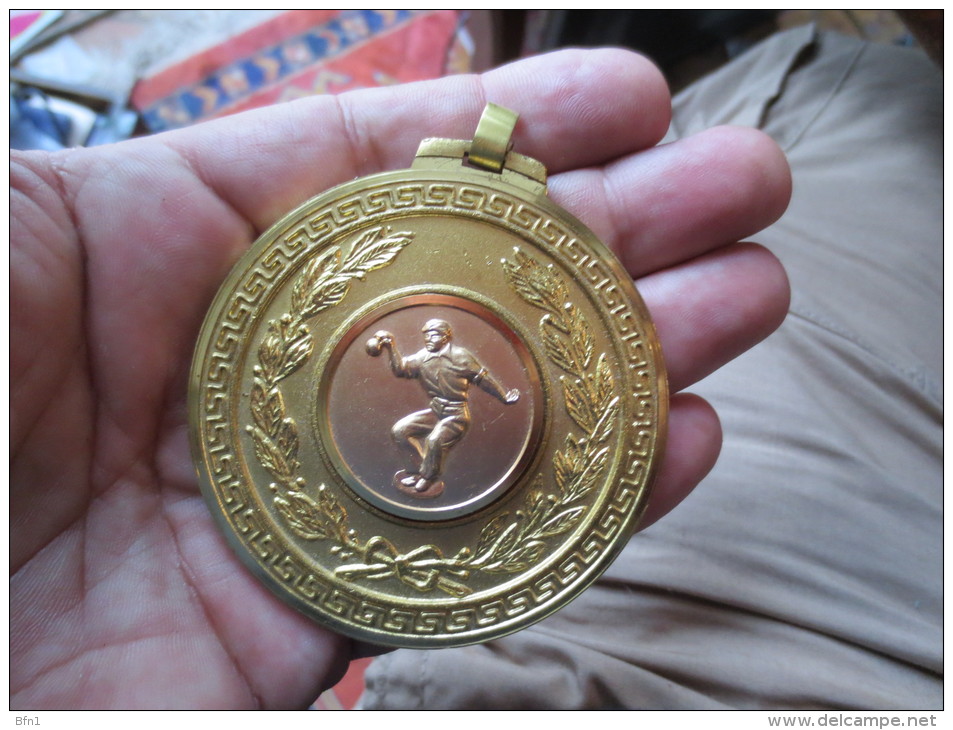 MEDAILLE PETANQUE NON DECERNEE DANS SON ECRIN VOIR PHOTOS - Pétanque