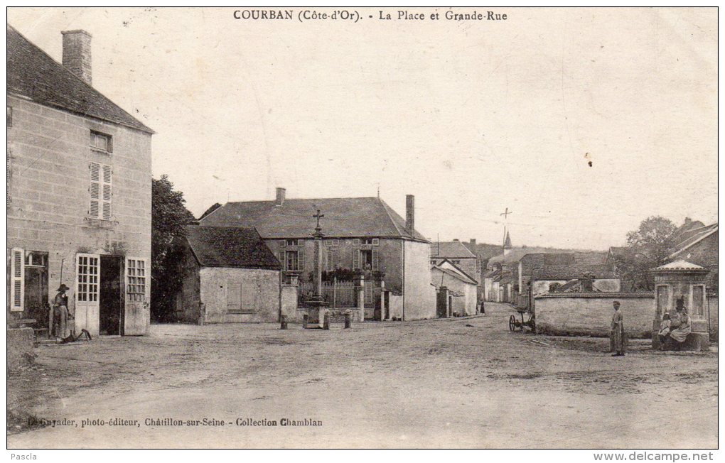 CPA COURBAN (21) La Place Et Grande Rue - Autres & Non Classés