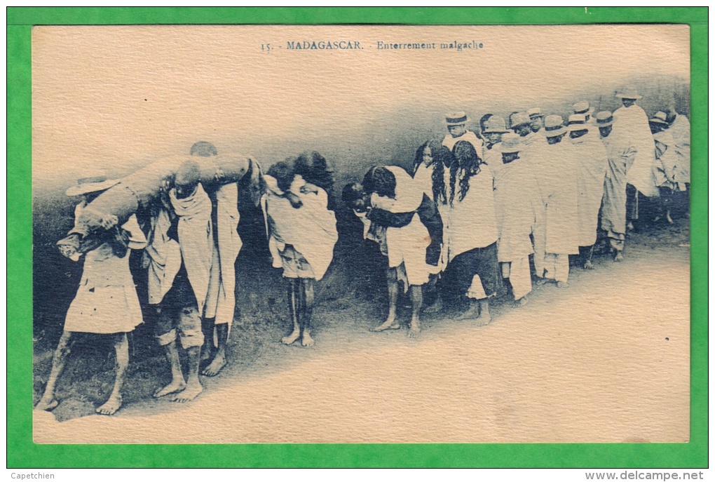 MADAGASCAR - ENTERREMENT MALGACHE - Carte Des Annees 20 - Funerali