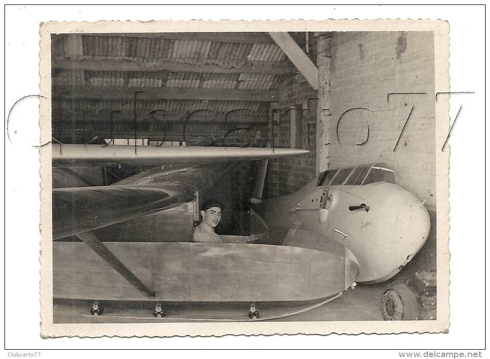 Orly (94) : Atelier De Construction De Planeur GP D'un Pilote Dans Un Planeur Env 1950 (animé) PHOTO RARE. - Aviation