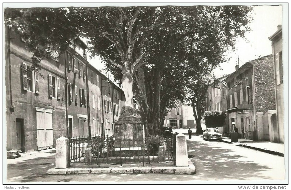 Auriol (13)  Monument Aux Morts Et Cours De Verdun - Peugeot 403 - Auriol