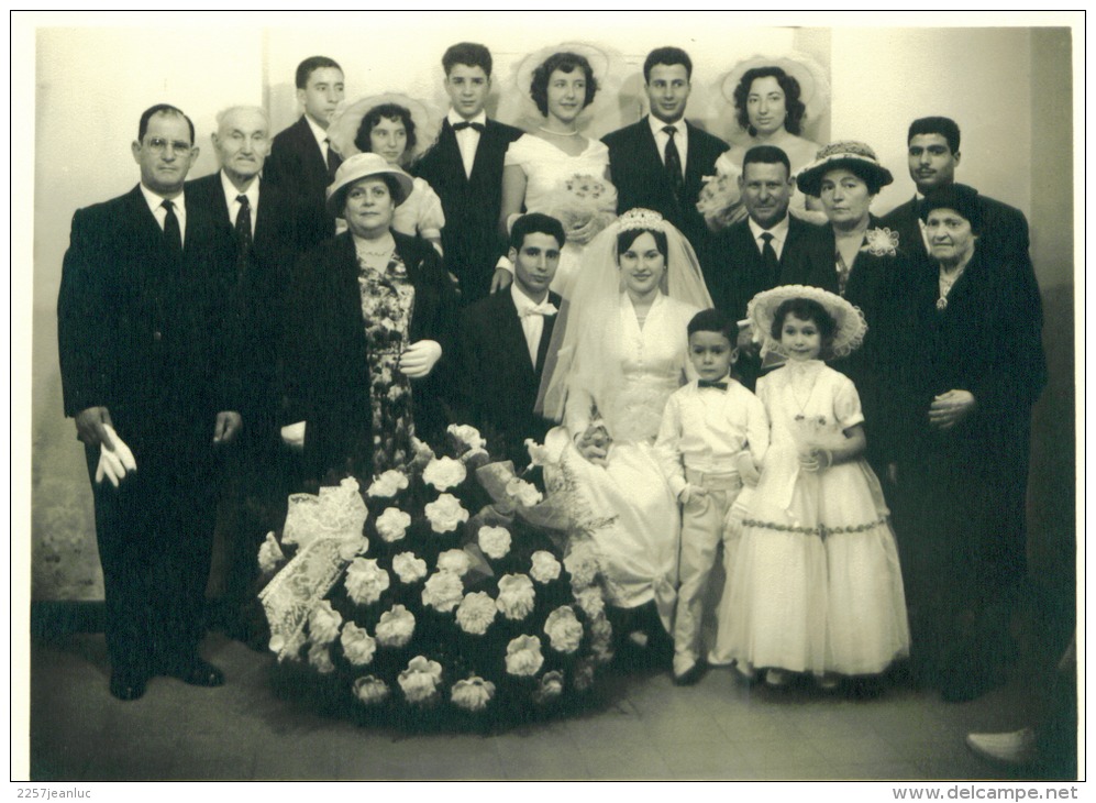 Photo De Mariage Format  17 X 12.5 Cm  Dos  Bonne Dans Les Annee 1960 - Other & Unclassified