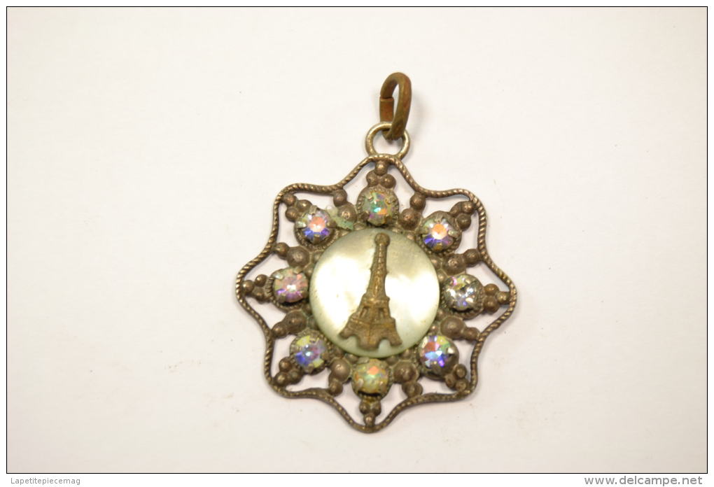 Ancien Bijou / Pendentif Début 20eme Siècle. Tour Eiffel. Métal Argenté, Nacre - Pendants