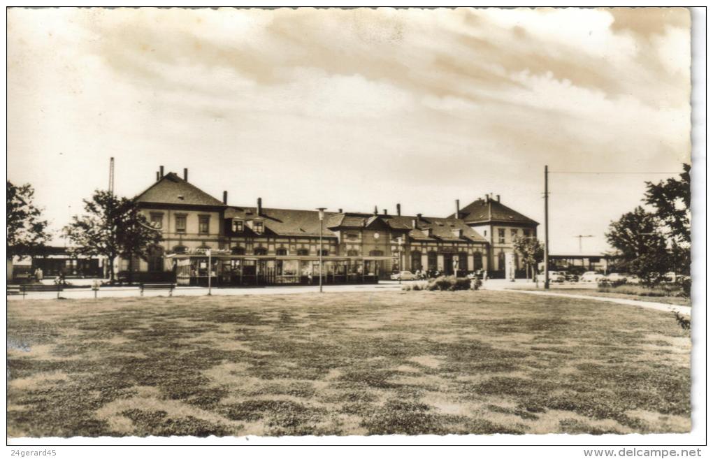 CPSM BADEN BADEN (Allemagne-Bade Wurtemberg) - BADEN OOS : La Gare - Baden-Baden