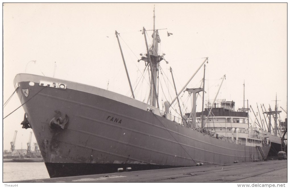 ¤¤  -  Carte Photo Du Bateau De Commerce  -  Cargo   " FANA "    -  ¤¤ - Cargos