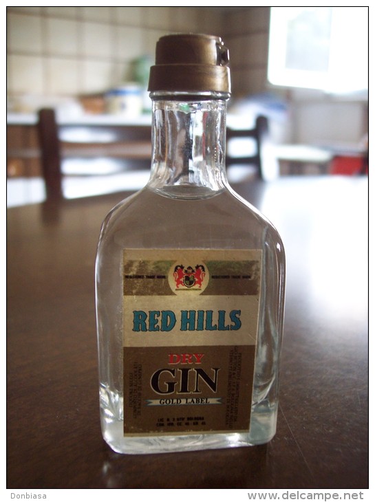 Red Hills Dry Gin Gold Label: Bottiglia Mignon Tappo Plastica. Gio. Buton & C. Bologna Stab. San Lazzaro Di Savena. - Alcoolici