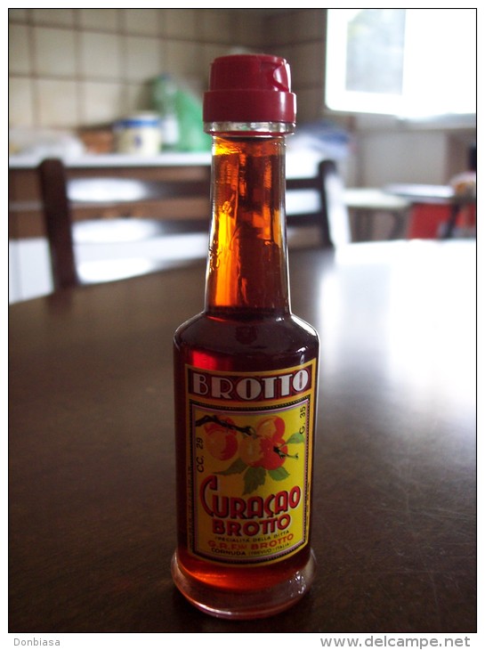 Curaçao Brotto: Bottiglia Mignon Tappo Plastica. Distillerie G.R.F.lli Brotto Cornuda (Treviso) - Alcoolici