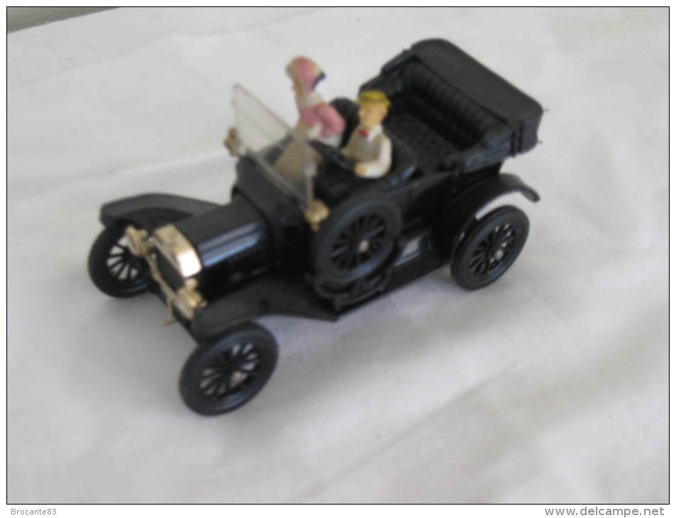 FORD MODEL T 1915 CORGI CLASSIC AVEC 2 PERSONNAGES - Corgi Toys