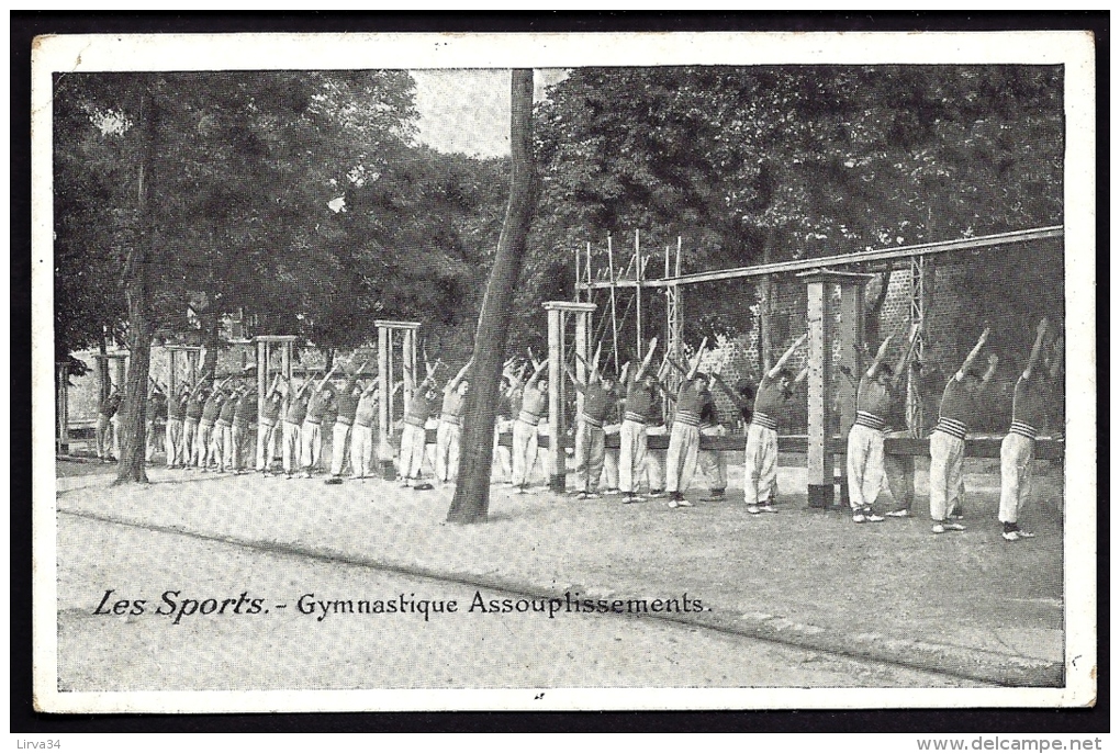 CPA ANCIENNE- FRANCE- GYMNASTIQUE MILITAIRE- EXERCICE D'ASSOUPLISSEMENT- TRES BELLE ANIMATION GROS PLAN- - Gymnastik