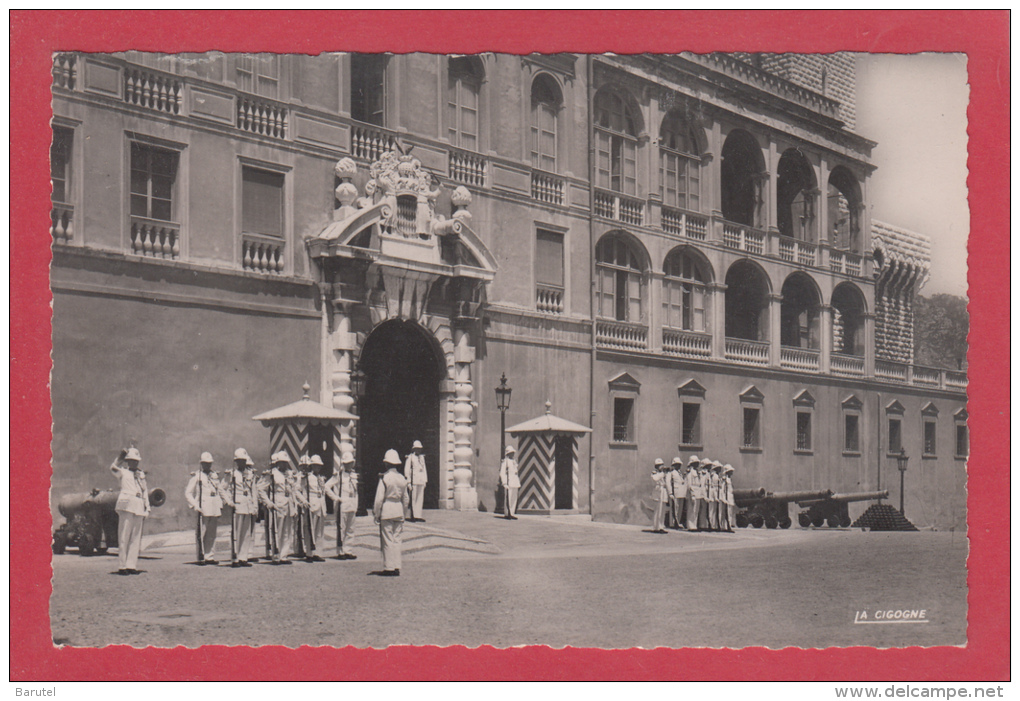 MONACO [Monaco] --> La Relève De La Garde Devant Le Palais Princier - Palais Princier