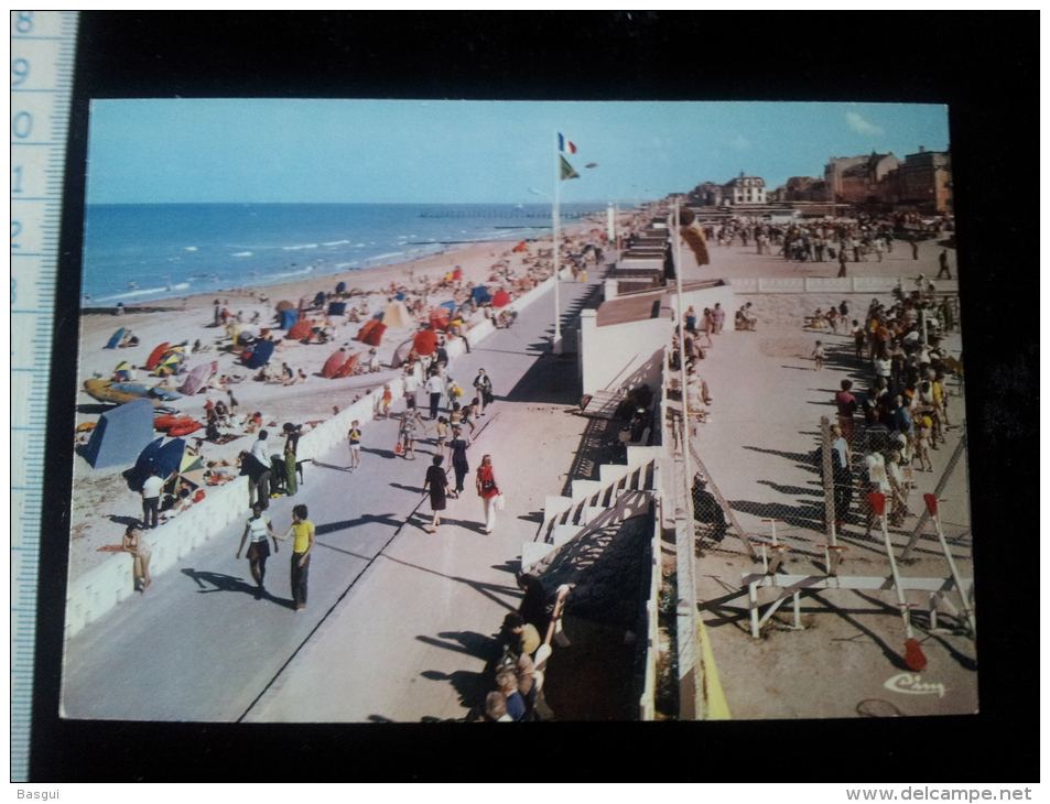 CPM/CPSM D14 Luc Sur Mer , Plage - Luc Sur Mer