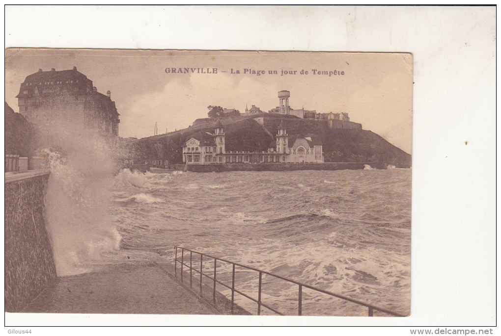 Granville La Plage Un Jour De Tempete - Granville